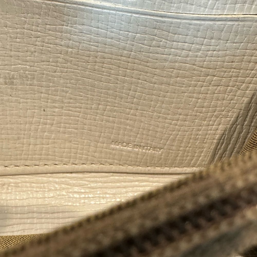 Authentic Fendi zippy wallet - Picture 9 of 11